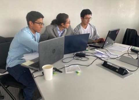 Estudiantes ecuatorianos compiten en mundial Huawei