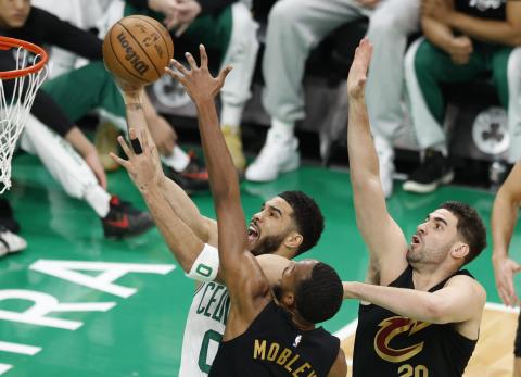 NBA: Tatum devuelve a los Celtics la ventaja frente a los Cavaliers