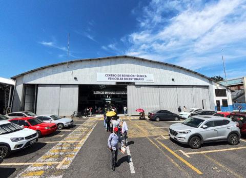 Matriculaci&oacute;n vehicular y otros tr&aacute;mites se suspenden por 48 horas en Quito