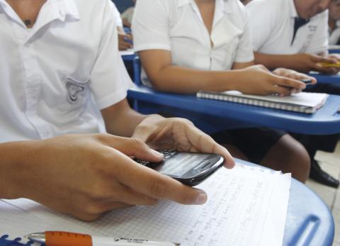 El uso de celulares en clases, el debate de los pros y contras