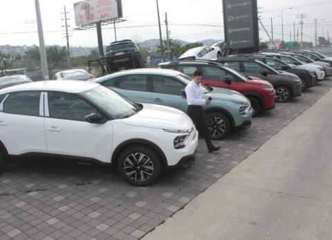 Ecuador busca renegociar aranceles a carros importados: ¿Cómo afectará al mercado?