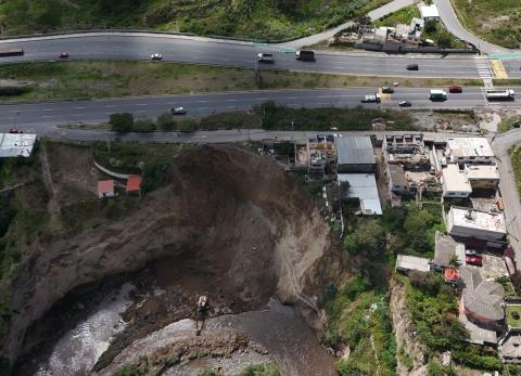 Erosión amenaza con alcanzar la Simón Bolívar en Pomasqui, aseguran los vecinos