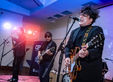 Celebra el legado de los Beatles con el tributo a Paul McCartney en el CEN