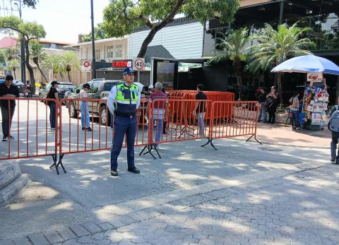 Molestia entre vecinos de Urdesa por evento masivo que cerr&oacute; calle sin socializaci&oacute;n