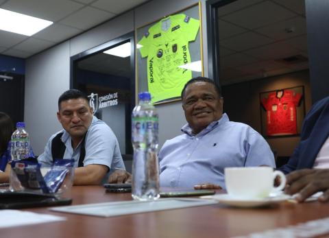 Jorge Guzm&aacute;n y Emelec: La audiencia que podr&iacute;a dejar a los azules sin directiva