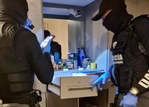 Juez anticorrupci&oacute;n y su novio fingieron contrato para justificar 10.000 d&oacute;lares