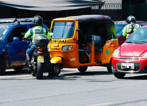Pascuales en alerta: retienen tricimotos tras muertes violentas en Guayaquil | VIDEO