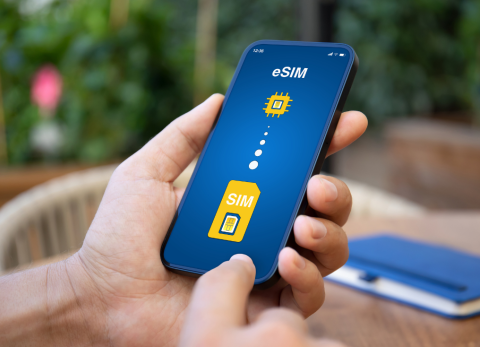 Celulares en Ecuador que ya pueden usar la eSIM para activar líneas de forma remota
