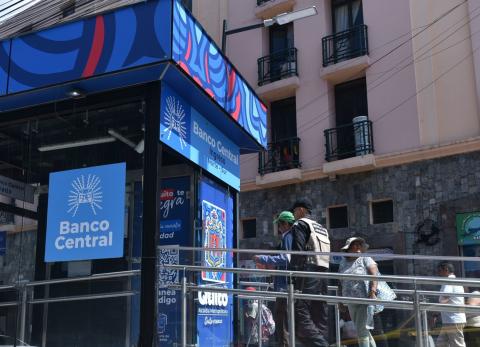 Alcaldía de Quito cambia de cara con marketing, pero no de fondo