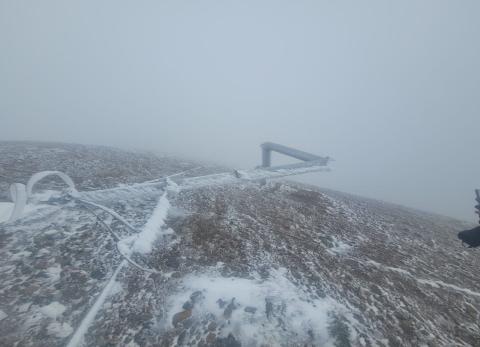 El Cajas se cubre de nieve y en Cuenca se vive jornada de intenso frío