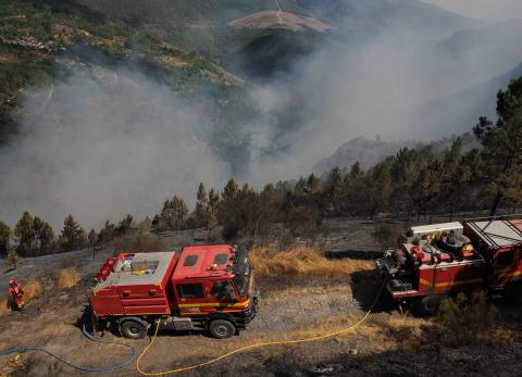 Pedro Sánchez avisa de horas difíciles en lucha contra incendios en España