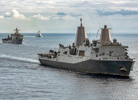 EE.UU. escala presión militar en el Caribe y Maduro despliega milicias