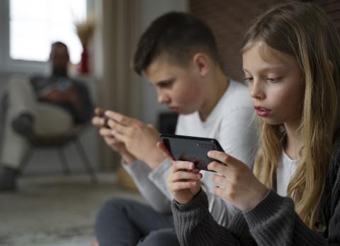 Pantallas: la nueva adicción que preocupa a padres y expertos