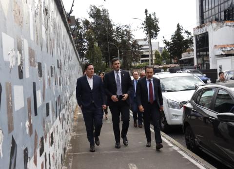 Alcaldes de Quito, Guayaquil y Cuenca asisten a reuni&oacute;n con Canciller&iacute;a &ldquo;a ciegas&rdquo;