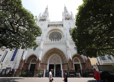 Qui&eacute;n era Alfonso Avil&eacute;s, el sacerdote que muri&oacute; intentando salvar a un monaguillo