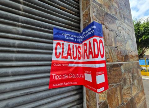 Restaurante en Durán clausurado: las cucarachas tenían “urbanización propia”