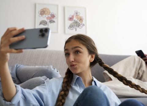 Un espejo distorsionado de la realidad: cuando las redes duelen