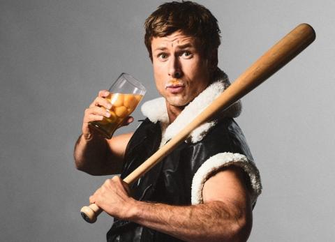Glen Powell es la nueva portada de la revista GQ: Una mirada a la masculinidad