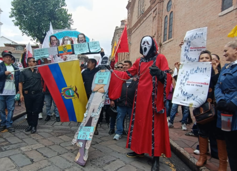 &ldquo;El agua se defiende, el agua es vida&rdquo;: miles marchan en Cuenca contra Loma Larga