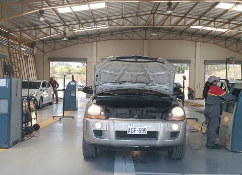 Matriculaci&oacute;n vehicular Cuenca: &iquest;Qu&eacute; placas deben hacerlo en octubre de 2025?