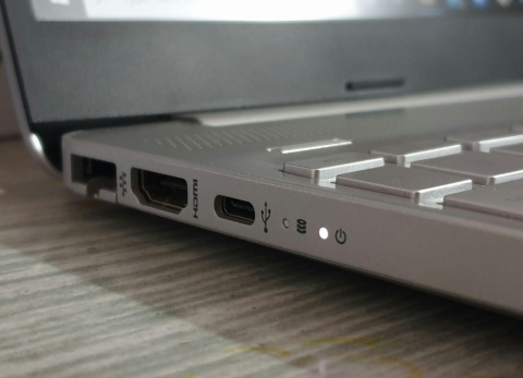 &iquest;C&oacute;mo puedo conectar mi celular al televisor con un cable HDMI?