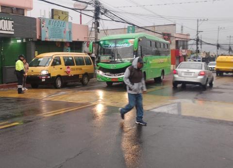 Lluvias en Quito: Consejos para evitar accidentes y asegurar tu seguridad al conducir