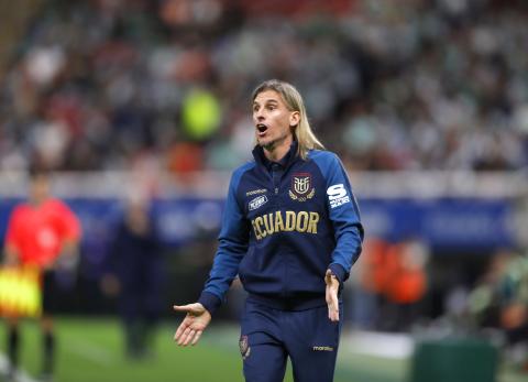 Carlos Tenorio pide urgente cambio de DT en Ecuador y cuestiona a Beccacece