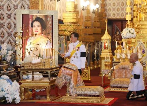 Tailandia está de luto por muerte de Reina Madre, pero no suspende Miss Universo 2025