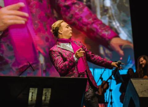 Cristian Castro se anim&oacute; a una 'pichanguita' con sus fans en Per&uacute;