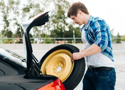 ¿Por qué las llantas de emergencia son más pequeñas y duran menos?