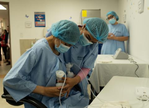 Quito abre el primer Centro de Leche para salvar vidas de recién nacidos