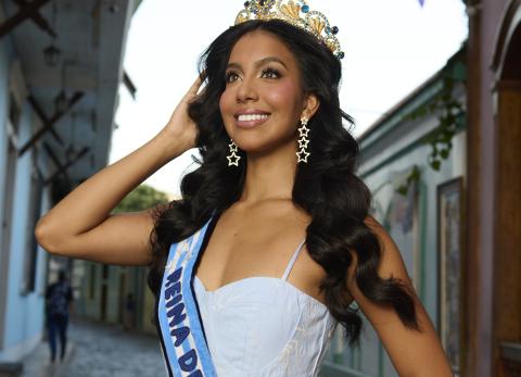 Reina de Guayaquil sorprendida por no haber sido citada a presentaci&oacute;n de aspirantes