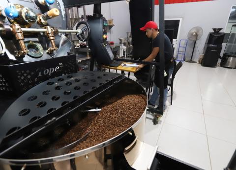 Un productor de caf&eacute; de Loja gan&oacute; la Taza Dorada 2025
