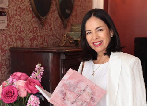 Susana C&aacute;rdenas lanza su libro Tierra Hermosa