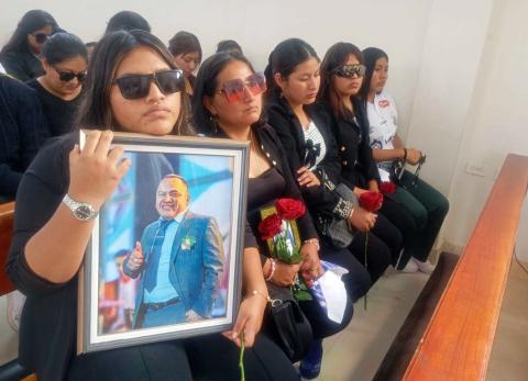 Vicealcalde de Playas, Aldo Garc&iacute;a Tomal&aacute;, fue despedido con m&uacute;sica en Engabao