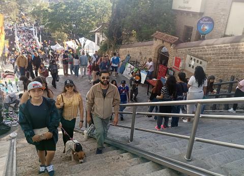Cuenca atrae a miles de turistas por su fiesta de independencia y seguridad