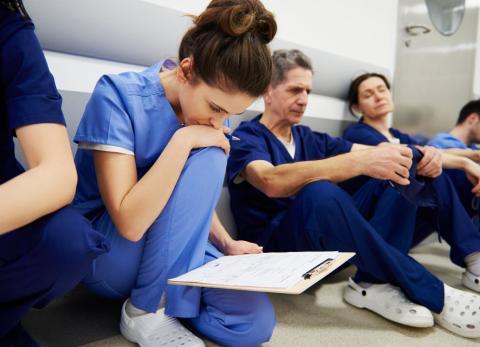 Estudio alerta sobre la fatiga cr&oacute;nica que afecta la atenci&oacute;n m&eacute;dica en Ecuador