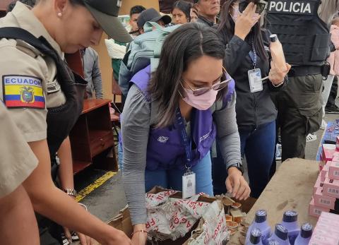 M&aacute;s de 4.500 cosm&eacute;ticos caducados fueron decomisados en un mercado del sur de Quito