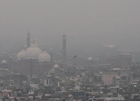La contaminaci&oacute;n en Nueva Delhi oblig&oacute; de nuevo a cancelar un centenar de vuelos