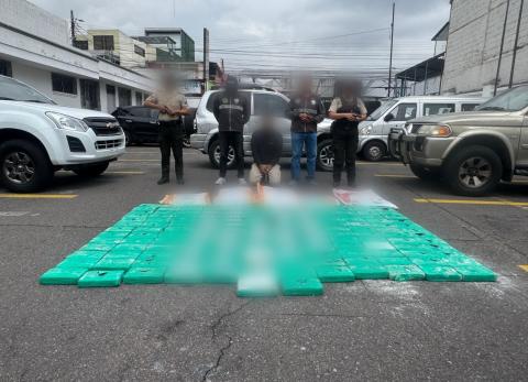 Operativo deja un mill&oacute;n de dosis de droga incautadas y un polic&iacute;a atacado en Quito