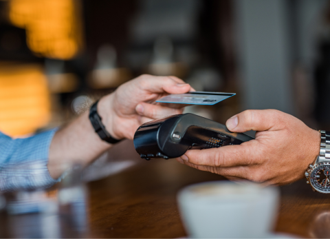 Black Friday 2025: lo que debe tener en cuenta antes de pagar con tarjeta de cr&eacute;dito