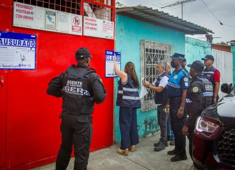 Clausuran un coliseo de pelea de gallos que funcionaba en Guayaquil