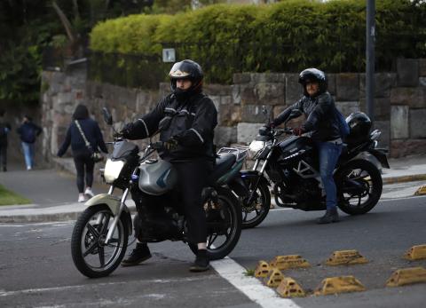 Cascos de motociclistas ser&aacute;n probados con combos para garantizar su resistencia