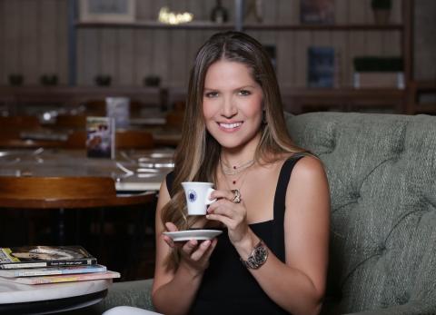 Daniela Orc&eacute;s, la mujer detr&aacute;s de Tinta Caf&eacute;, donde conviven cocina y libros