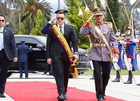 Daniel Noboa viaja a Estados Unidos sin siquiera dar la cara, tras la consulta