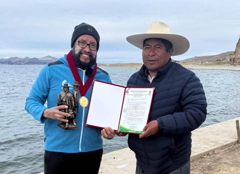 Juan Pablo Flores, r&eacute;cord mundial en el lago Titicaca