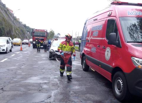 Quito: Choque m&uacute;ltiple en la Av. Sim&oacute;n Bol&iacute;var deja tres heridos este 23 de noviembre
