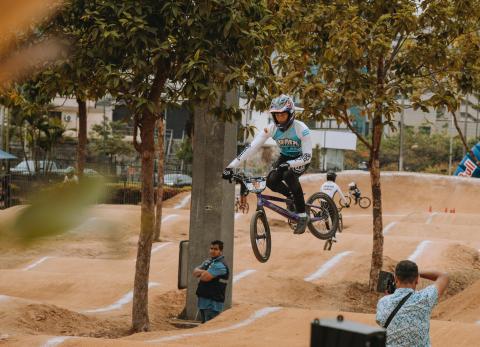 Aquiles &Aacute;lvarez anuncia nuevas escuelas gratuitas de BMX frente a Mall del Sol