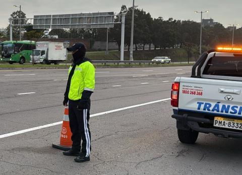 Transportistas protestan en Ruta Viva y rechazan restricci&oacute;n para veh&iacute;culos pesados