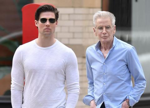 Calvin Klein y su novio Kevin Baker protagonizan un pol&eacute;mico video